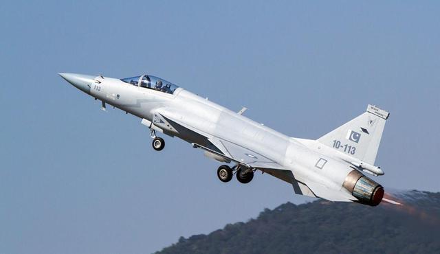  服役|最早一批的歼10都退役了，上世纪的老爷货，歼7为何还在服役