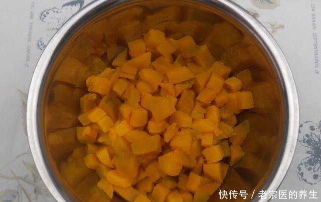 简单|南瓜饼的美味新吃法，不蒸不炸，简单4步就完成，不错的家常美味