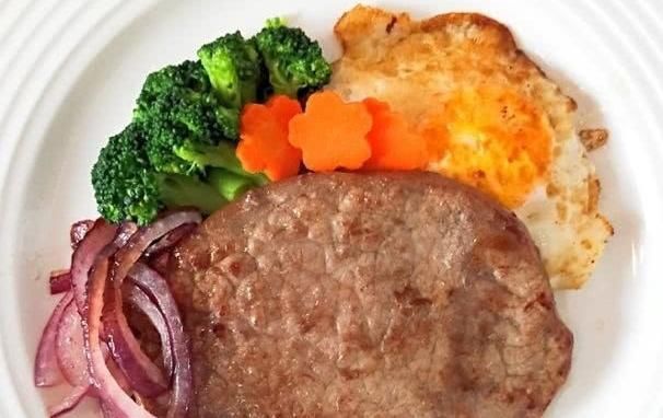 千万别|牛排的盘子里为什么要放鸡蛋千万别再傻傻吃掉,服务员真是土鳖