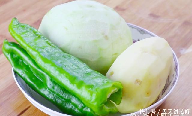  好吃|茄子搭配土豆原来这么好吃，我家一周做6次，刚上桌就被抢光了