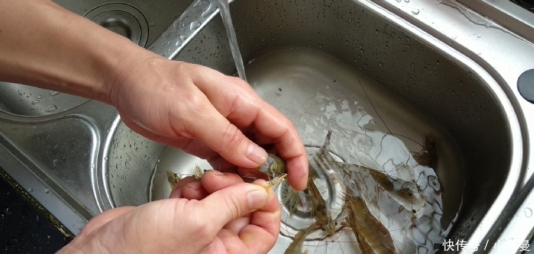 好吃|豆腐中打入2个鸡蛋,没想到这么好吃,鲜嫩味美,上桌汁都不剩