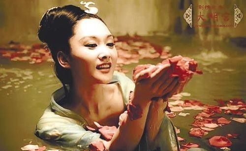 杨玉环|杨玉环的容貌复原图，带你看看古代的羞花有多美！