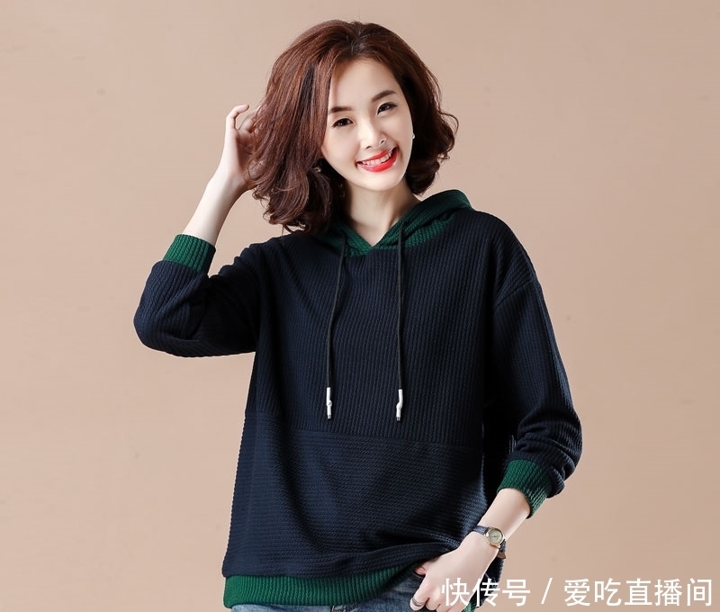 毛衣|刚入秋,别着急买毛衣!新款卫衣未上先火,洋气减龄买它错不了