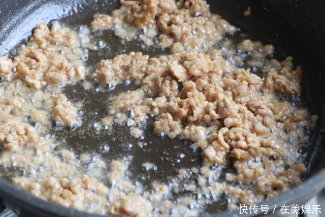 土豆|土豆新吃法,搓一搓蒸一蒸,上桌之后家人吃到汤汁都不剩