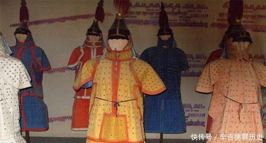 官服|清朝的官服，头顶着一根“避雷针”，这有何作用