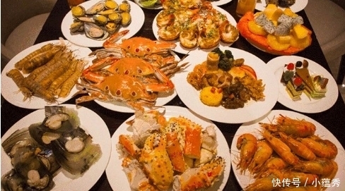 助餐厅里面|男子吃自助餐被罚2400元,淡定交罚款离开,老板:坏了,快追回来!