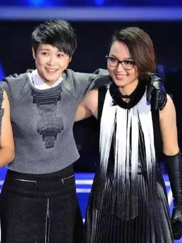  总决赛|李宇春出席青你2总决赛亲身演绎百变舞台，暖心助力成团夜