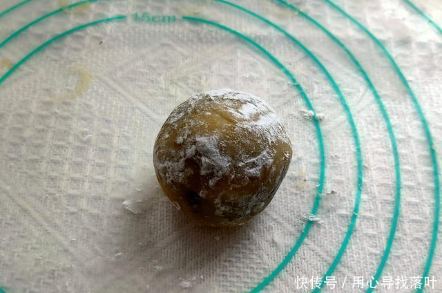 少许|月饼中的“小王牌”，「广式豆沙月饼」