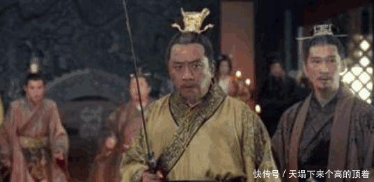  好听|此人姓名太土，皇帝给他加个偏旁，名字好听多了，还成为一代名将