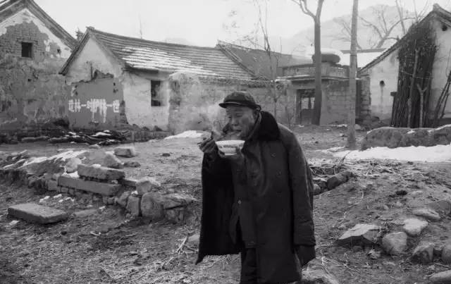  老照片|80年代叙永农村吃饭的老照片，你还有没有印象？