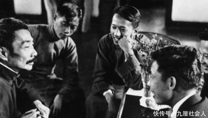 抬棺|鲁迅葬礼空前隆重, 16位大佬为其抬棺, 郭沫若却在干此事