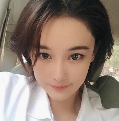  予晒|张馨予晒厨房做饭照，有谁注意她的双手？是否摆拍一目了然