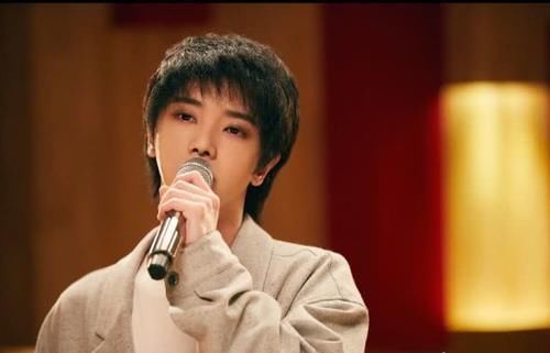  华晨|为她唱歌，偷偷去看她，让华晨宇念念不忘的女孩原来是这个样子