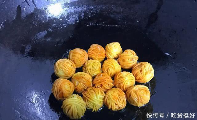 吃上去|鹌鹑蛋新吃法,加一把面条酸甜酥脆,比糖醋排骨还好吃