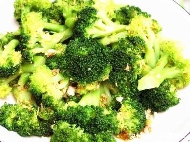 翠绿|吃西兰花不要再焯水,只需这一招,颜色翠绿,味道爽脆,营养好吃