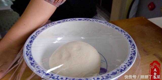 神奇|这个饼太神奇,轻轻一扯千丝万缕,脆的脆软的软,味道超棒