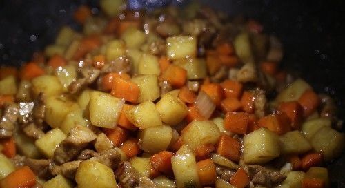 制作|平凡生活中遇到的多彩味道，我的秘制炒三丁，食材丰富、制作简单