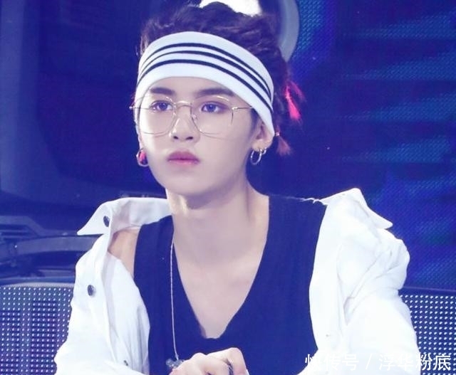 蔡徐坤|NPC戴发带:蔡徐坤奶萌,陈立农霸气,制霸少年林彦俊出现反差萌