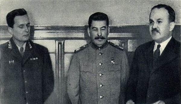 签署《中苏友好同盟互助条约》是一次外交胜利，为何如此难签署