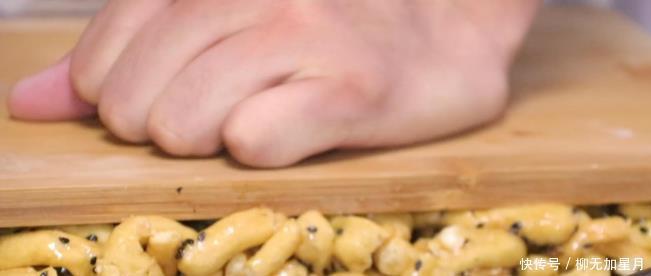 在家|自己在家做一份沙琪玛,好吃!