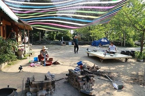 抄袭|《向往》再陷“抄袭”事件,不止内容框架一样,连时间先导也雷同