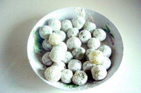 傻眼|婆婆把葡萄放进油锅里,公公气的大骂,出锅以后我们都傻眼了!