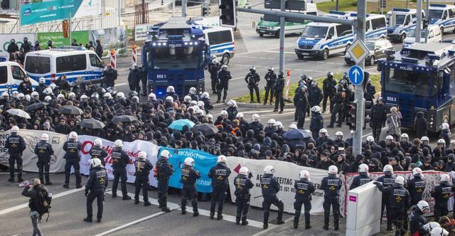  大乱|这次轮到西方了：美国头号盟友首都大乱，数万民众冲击国会大厦