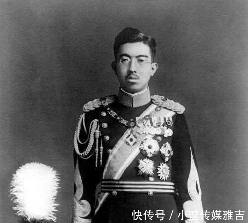 有人|日本投降，有人问日本天皇：你为何不剖腹？天皇说了4字