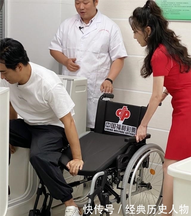 康复中心|演员陈龙现身康复中心制作假肢,背后真相竟是……