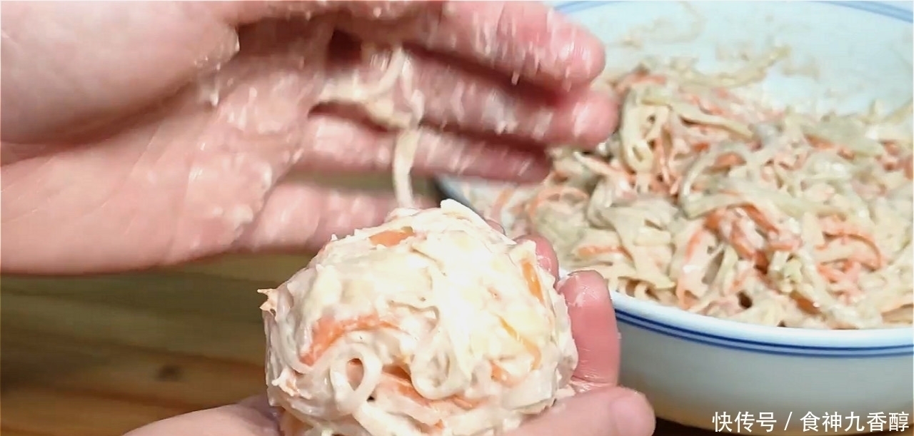 光盘|2个鸡蛋，5个土豆，创意早餐新吃法，上桌就光盘