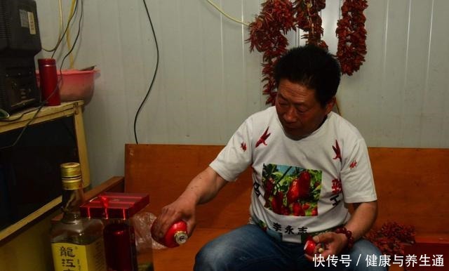被誉为|他被誉为“中国辣王”,一天至少吃5斤辣椒,如此变样了