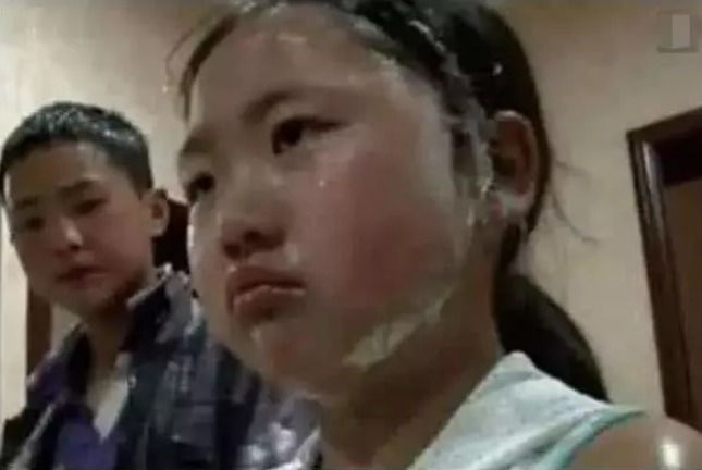 奶奶|变形计农村女孩入戏太深,竟逼穷奶奶买沐浴露,如今长大成这样