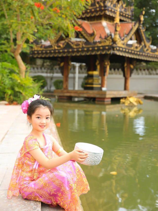 长成|那个曾经年入百万的阿拉蕾,为了弟弟不停赚钱,如今长成这副模样