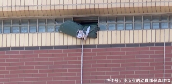  牢房|把床单捆成绳索，两名囚犯从12层高牢房越狱