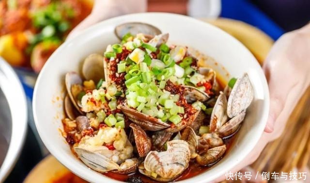 以将花蛤给|简单易做的葱油花蛤,味道非常的美味,做起来也是非常简单