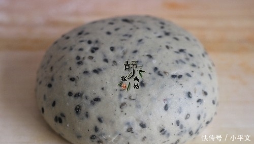  酥脆|用面粉做的小零食，喷香酥脆，一会儿就做1锅，大人孩子抢着吃