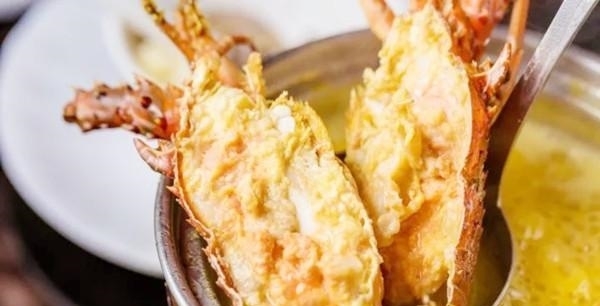 女子|女子相亲298元龙虾点10只，刺身燕窝点一桌，吓退海归，换你走不