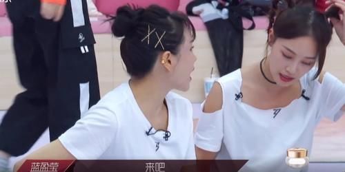  状态|伊能静跟蓝盈莹组队呈现崩溃状态，气到踢墙又哭了，心疼张含韵