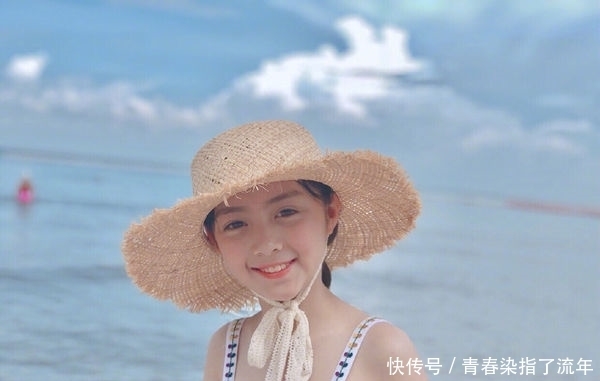 小苹果|还记得《一年级·小学季》的小苹果安淇尔吗?她现在长这样了