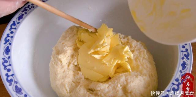 松软|炸麻花时,注意面水比例很重要,麻花松软不变硬,奶香味足又解馋