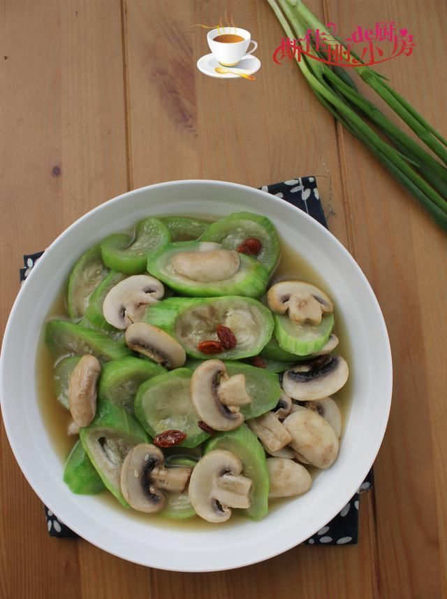  分钟|丝瓜和它是绝配，三天两头炒一盘，鲜香营养又清暑，3分钟能出锅