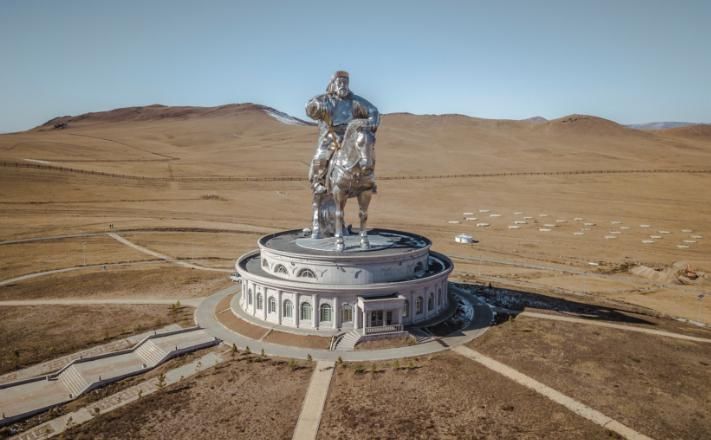 气势|蒙古国花费410万美元,建立最大成吉思汗骑马雕像,气势威严