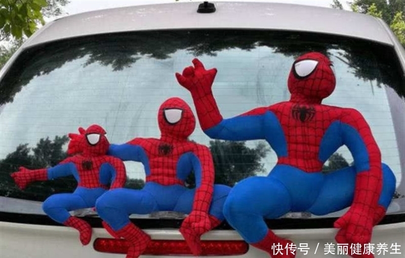 我一|车顶放玩偶被罚200?车主不服气:别人放怎么不罚,我一放就罚?