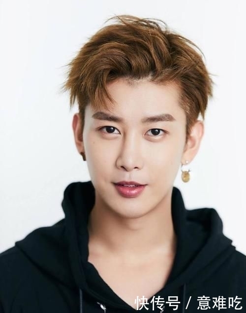 王一博|从UNIQ队长到《追逐梦想》,周艺轩如何慢慢活在王一博光芒之下