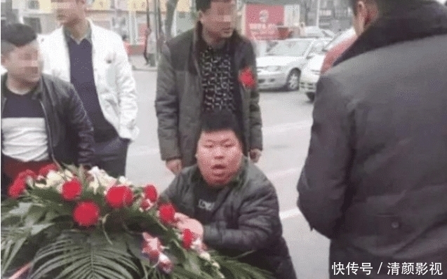 结婚|高小胖又一次被抓，原因是拦婚车叫爸爸，声称：不给100块钱不让走