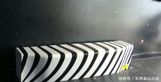 苹果|迷惑！长凳上的苹果手机是保安的还是失主的失主监控一清二楚