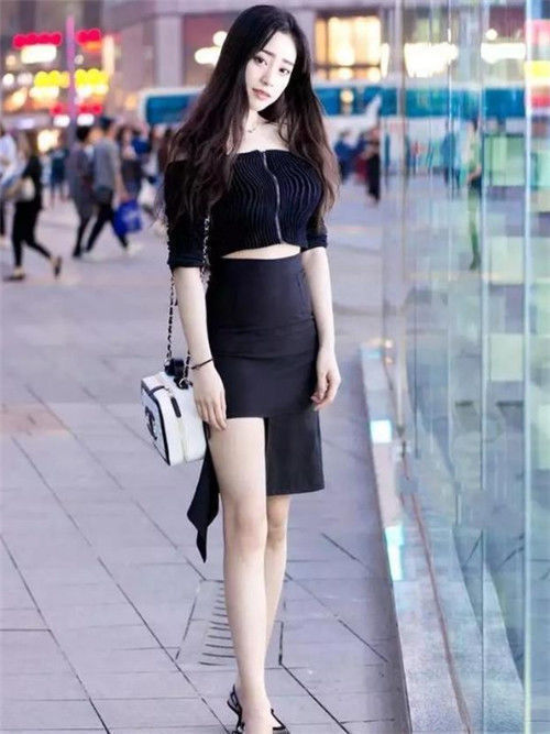 时尚|街拍清新时尚的小姐姐,身穿个性裙潇洒大方,轻松秀出曼妙身姿