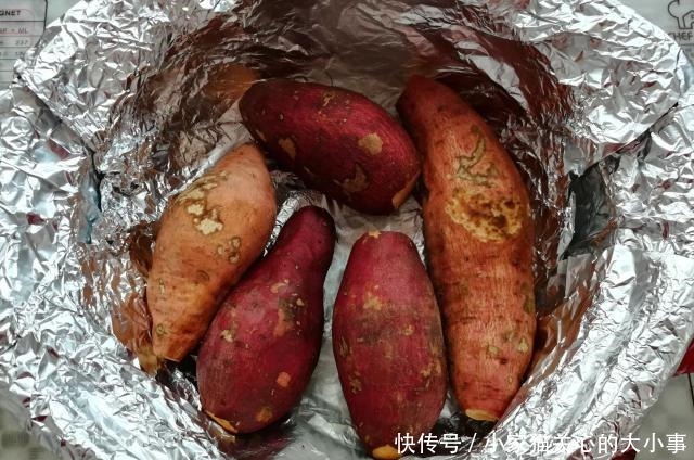 砂锅|烤红薯的家常做法,皮薄肉甜汁多,没有微波炉和烤箱也能做