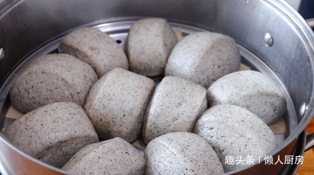  做法|这是刀切馒头的做法，不需要二次醒发，加上黑芝麻，香味更浓