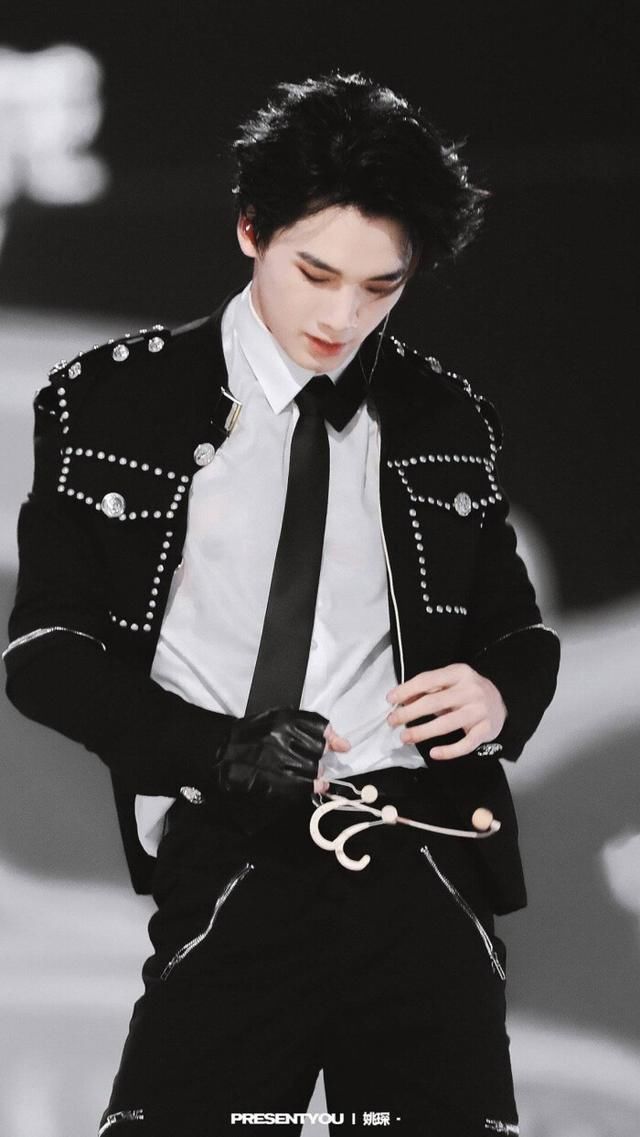 颜值|实力强劲的新兴男团R1SE,高颜值花美男让人眼前一亮